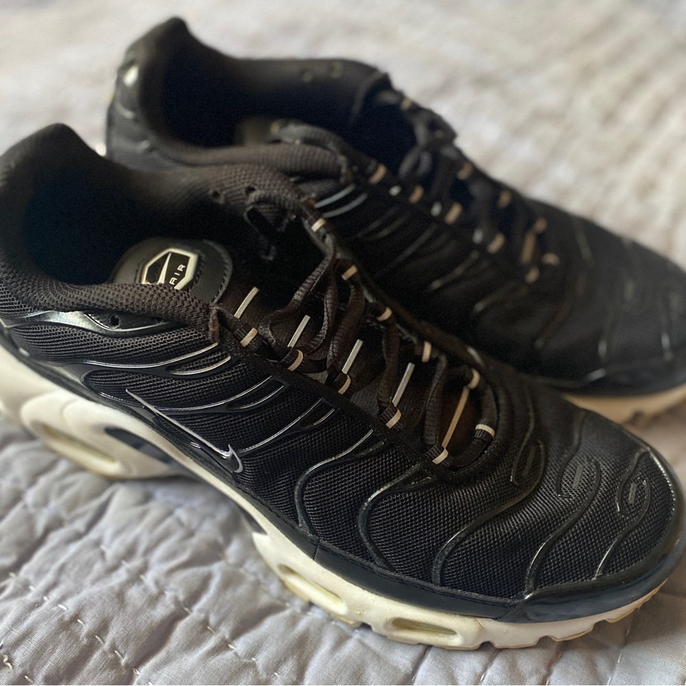 Nike Tn Women’s Black Sneakers